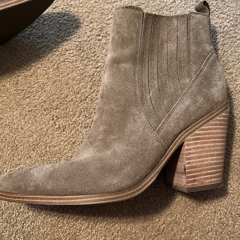 Marc fisher tan booties! Worn once sz 9